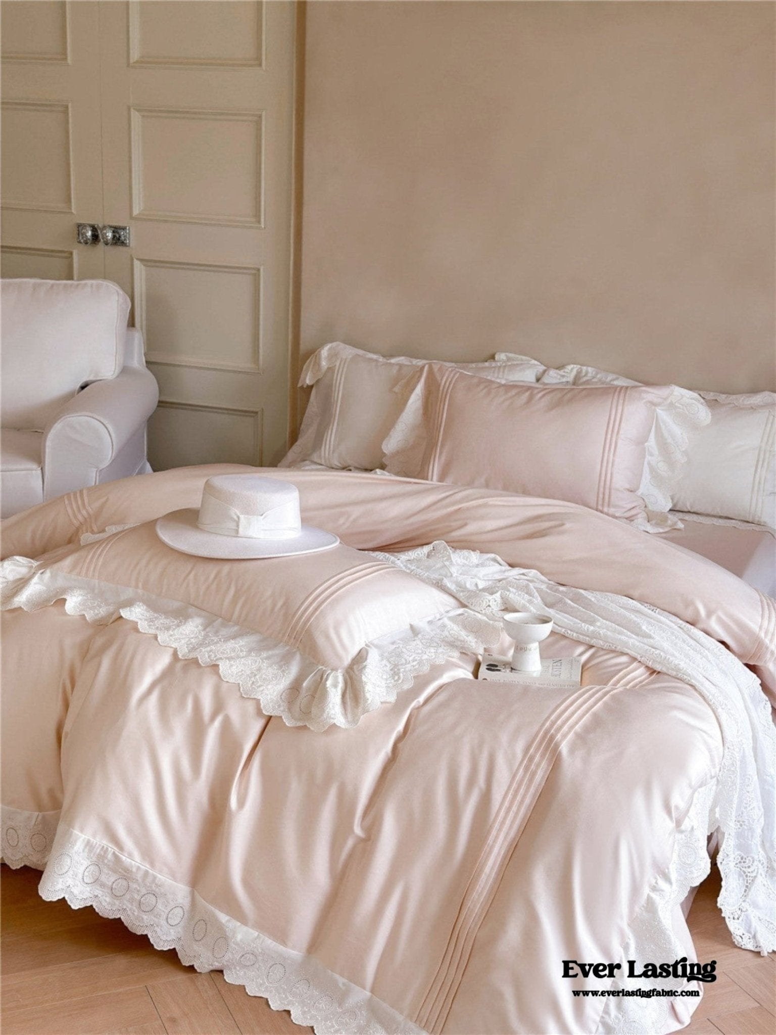 Isabelle Silky Cottage Ruffled Bedding Set / Pink