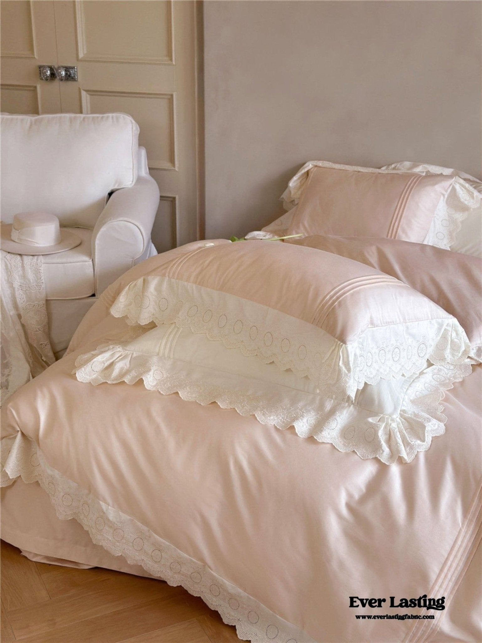 Isabelle Silky Cottage Ruffled Bedding Set / Pink